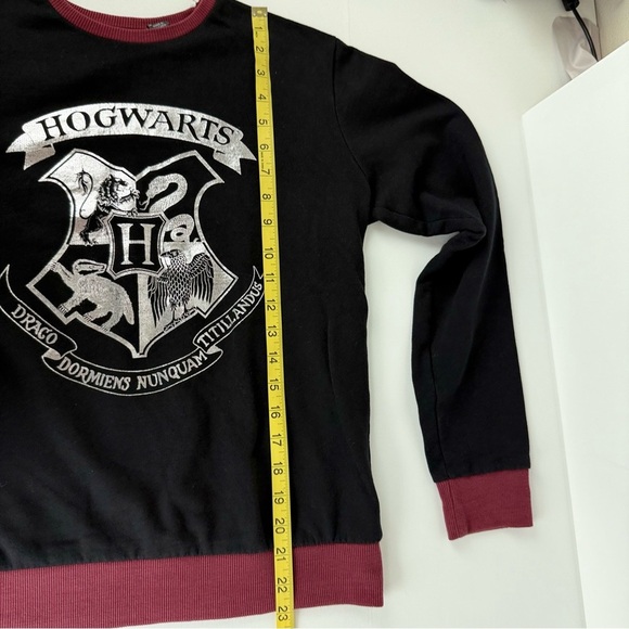 MWOT Harry Potter Hogwarts Crest Black Sweatshirt Size 4 (S) - Picture 6 of 9
